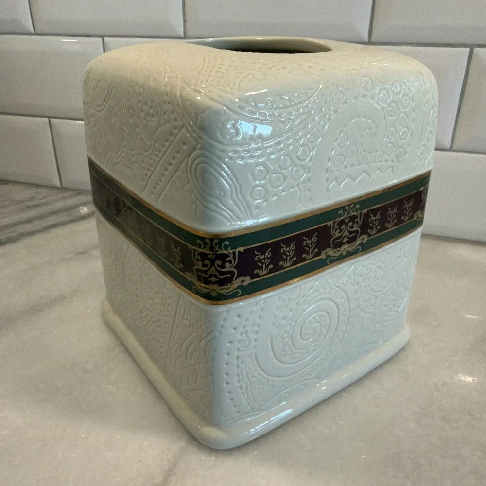 Croscill Home  Dover Manor  Porcelain  Tissue Box Cover ‎ 6